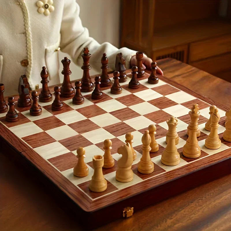 Elegant Chess Set with Detailed Pieces and Organised Storage Case