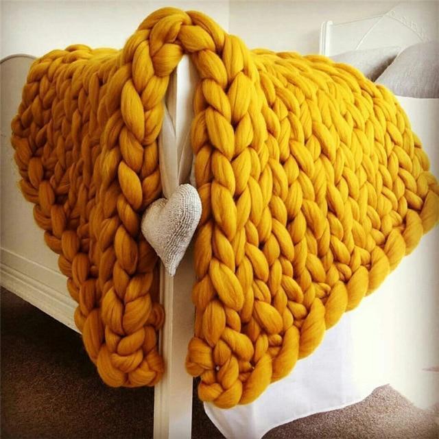 Handmade Chunky Knit Blanket with Soft Textured Design for Home Décor