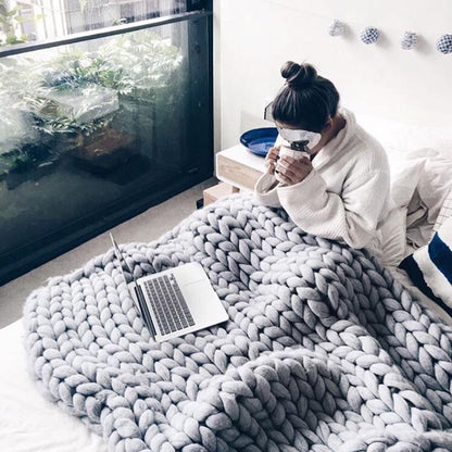Handmade Chunky Knit Blanket with Soft Textured Design for Home Décor