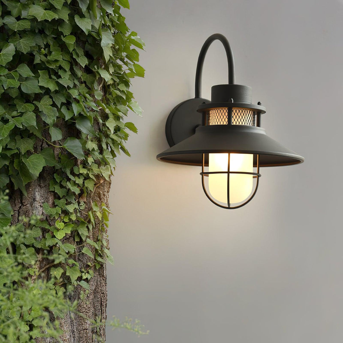 Industrial IP44 Outdoor Wall Light