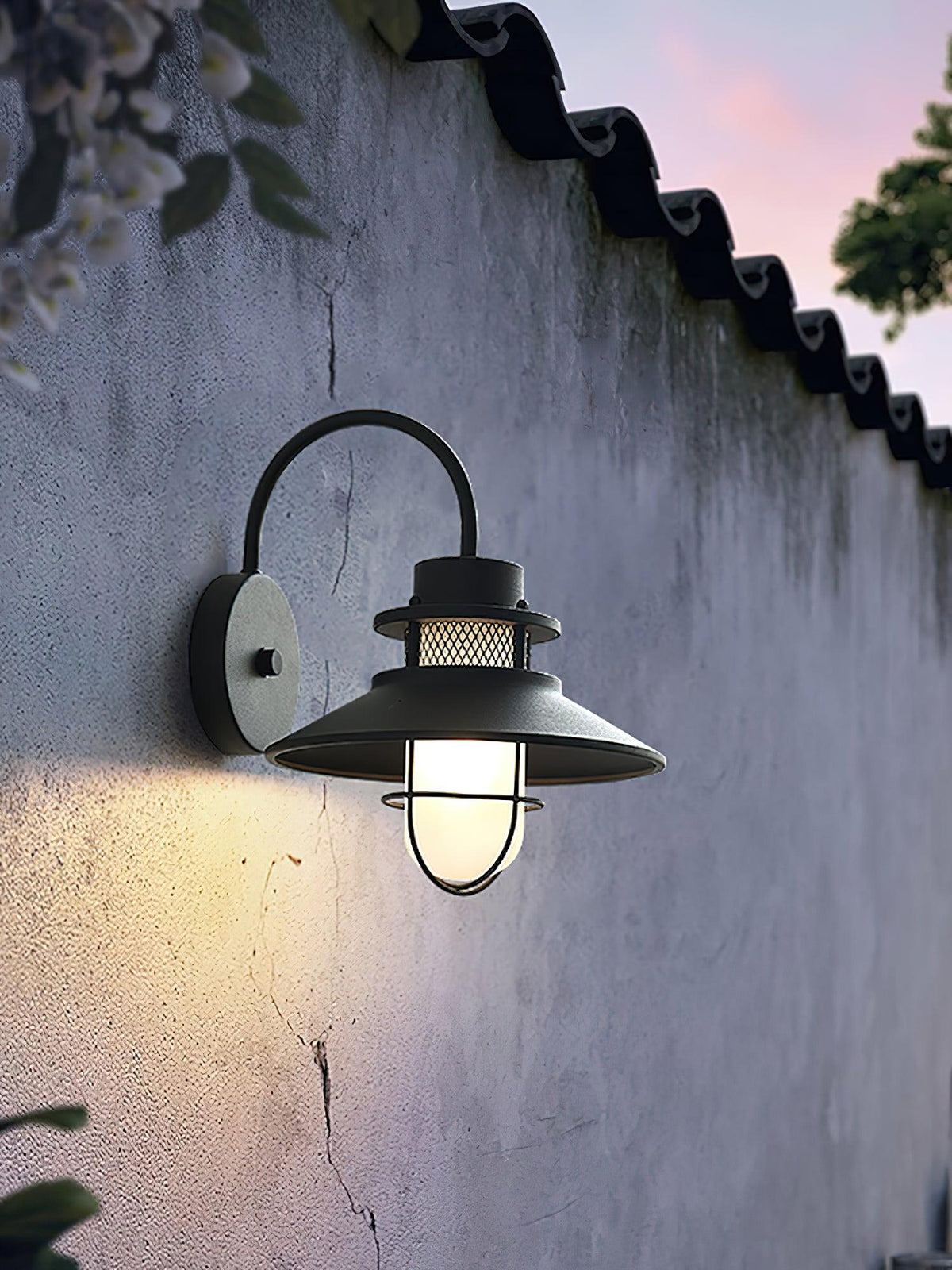 Industrial IP44 Outdoor Wall Light
