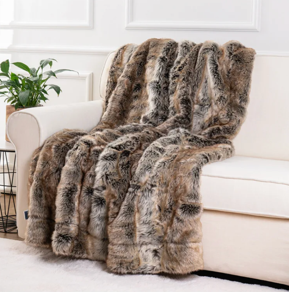 Luxurious Faux Fur Throw Blanket Soft Cozy Mink Style Blanket