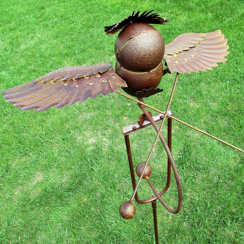 Metal Eagle and Owl Garden Decoration with Moving Wing Design