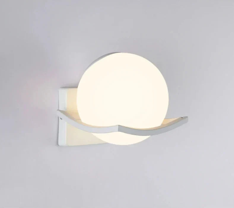Applique in vetro opalino a globo