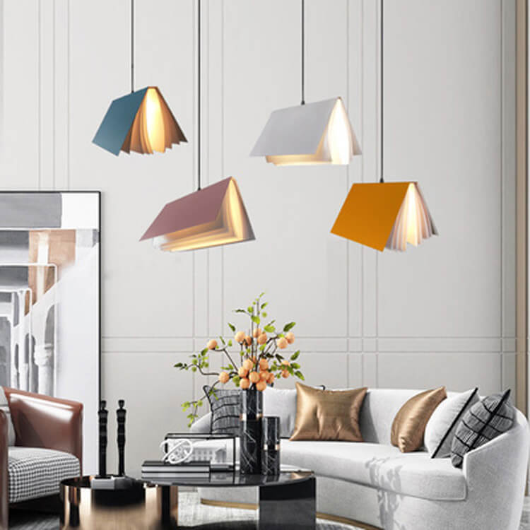 Pendellampe formet som en åpen bok