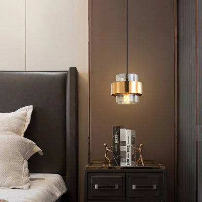 Lampada a sospensione in vetro fumé con dettaglio in metallo color ottone