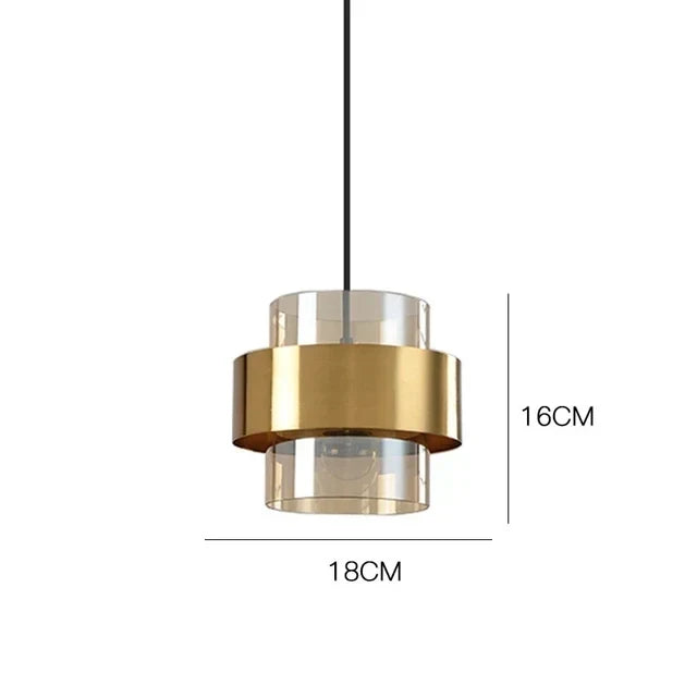 Lampada a sospensione in vetro fumé con dettaglio in metallo color ottone