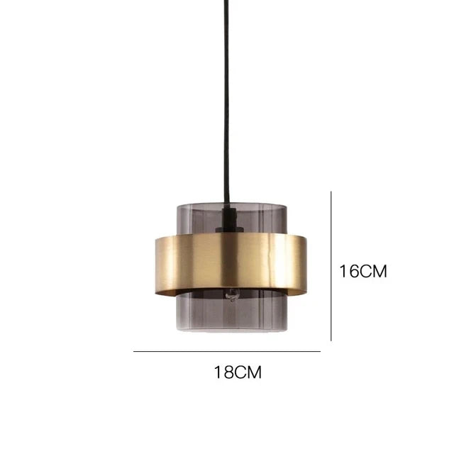 Lampada a sospensione in vetro fumé con dettaglio in metallo color ottone